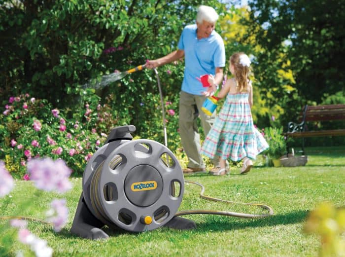 HOZELOCK 2 IN 1 COMPACT HOSE REEL LIFESTYLE